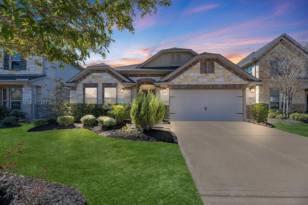 Nhà 4 beds ,3 baths tại Fulshear TX | $499,500